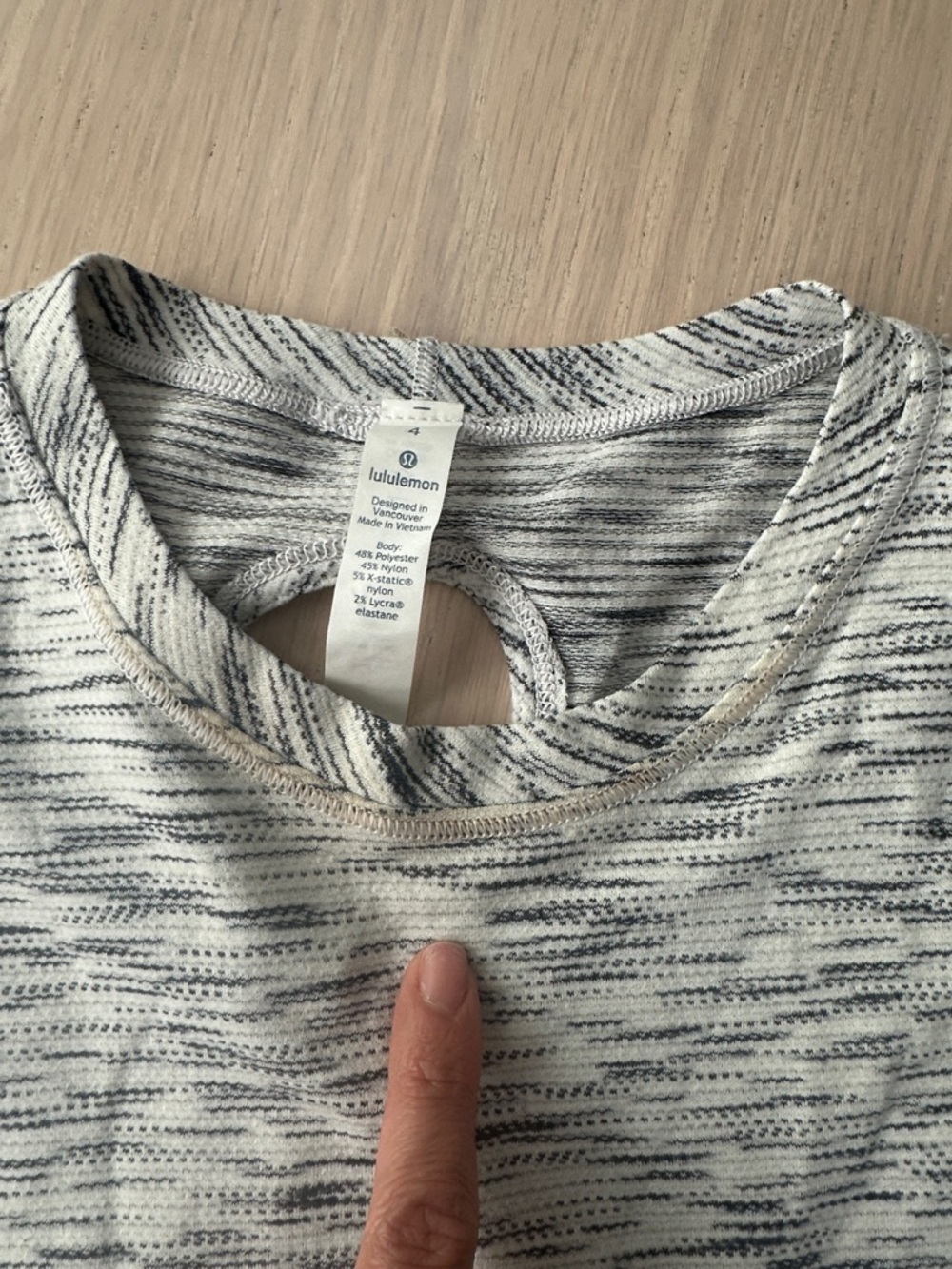 lululemon women Tank Heathered Light Gray Cross-Back sz 4 - Picture 3 of 4